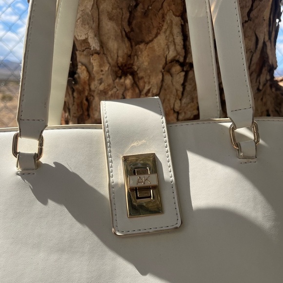 ANNE KLEIN | Large Tote with Enamel Turn Lock Large White Gold - Picture 13 of 15